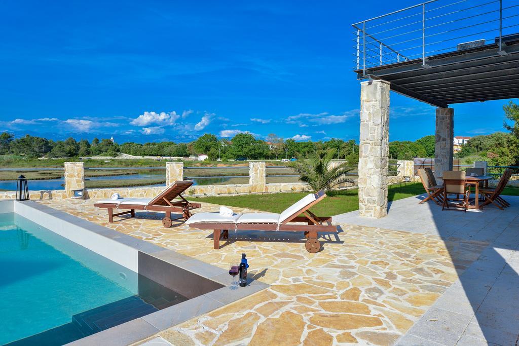 Amazing Villa Ele Затон Екстериор снимка