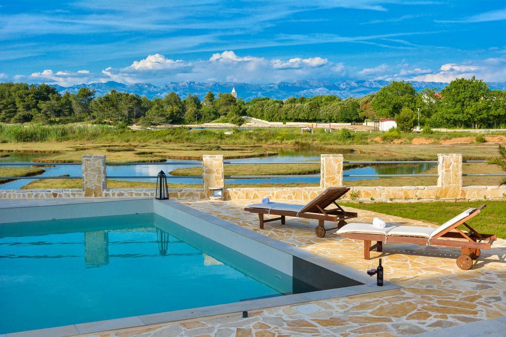 Amazing Villa Ele Затон Екстериор снимка