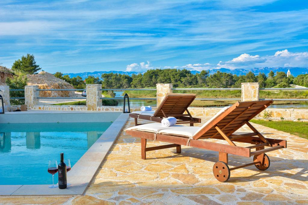 Amazing Villa Ele Затон Екстериор снимка