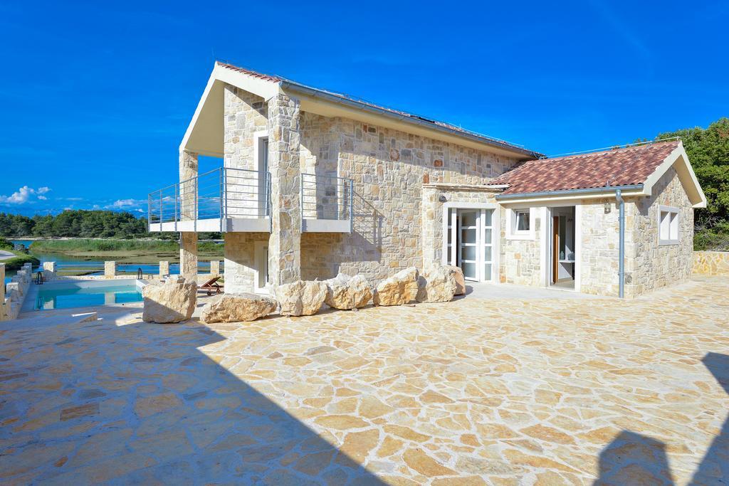 Amazing Villa Ele Затон Екстериор снимка