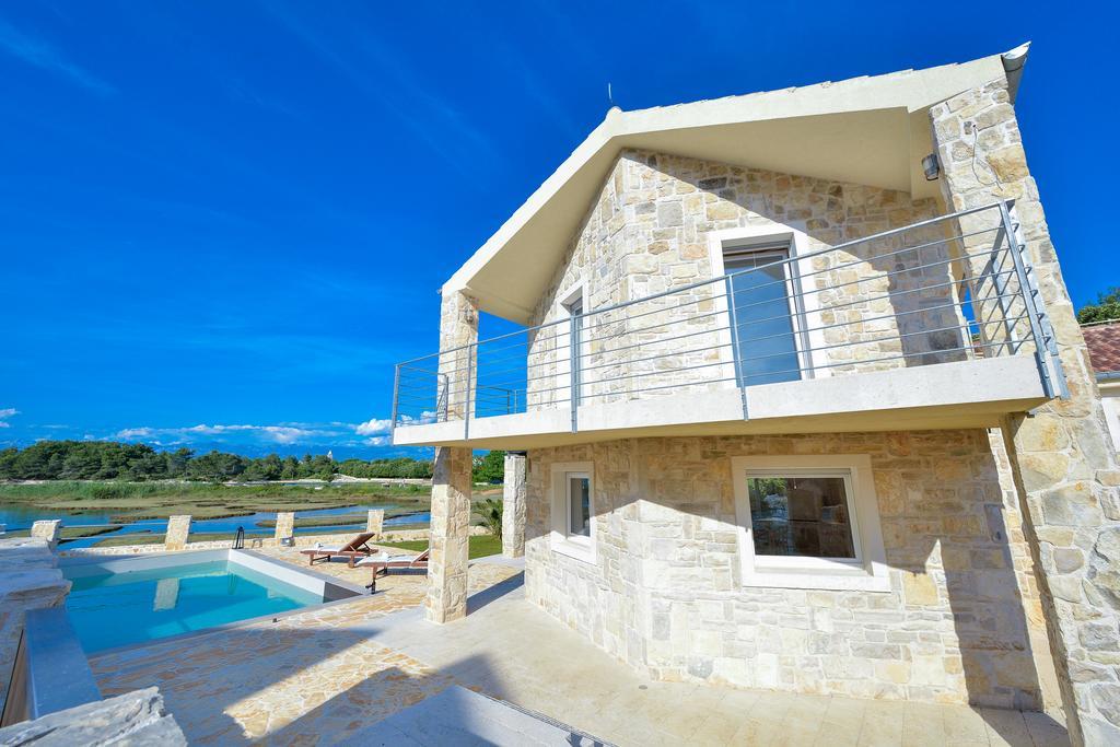 Amazing Villa Ele Затон Екстериор снимка